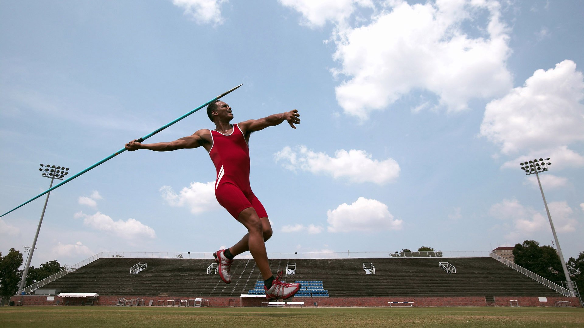 “香港赛场，阿仙奴与热刺的火拼瞬间”